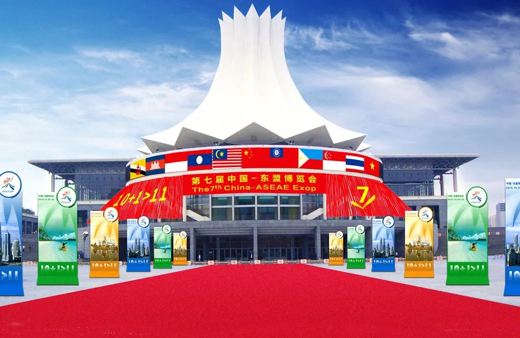 COFE+咖啡机器人亮相2022东盟展