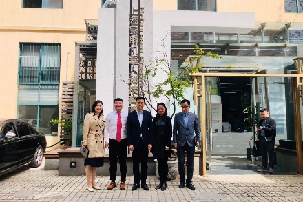 上海市长宁区常务杨副区长亲切视察氦豚科技研发中心