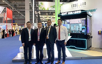 上海闵行区区长陈宇剑率队亲切视察COFE+机器人咖啡亭进博会展台