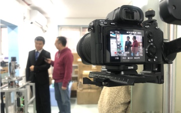 「第一财经」专题采访报道COFE+机器人咖啡亭