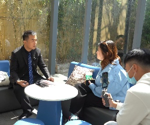 「第一财经」专题采访报道COFE+机器人咖啡亭